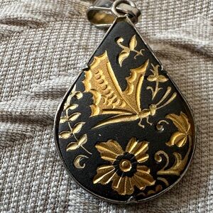 Elegant Black and Gold Teardrop Pendant